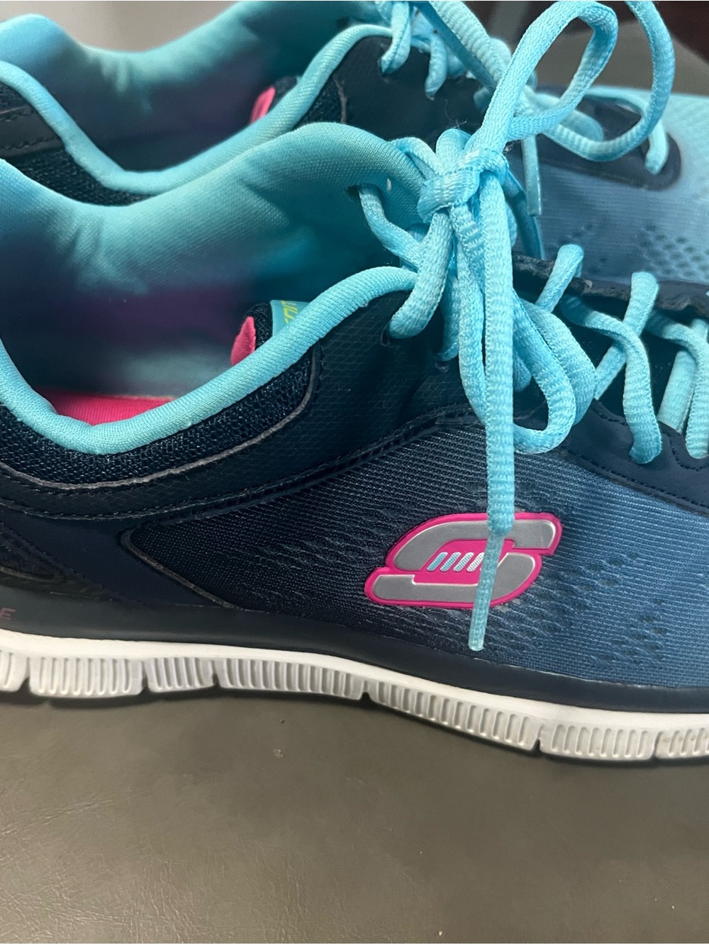 Skechers Navy Sneakers Size 10 Turquoise Laces & Hot Pink Insoles - Picture 3 of 5